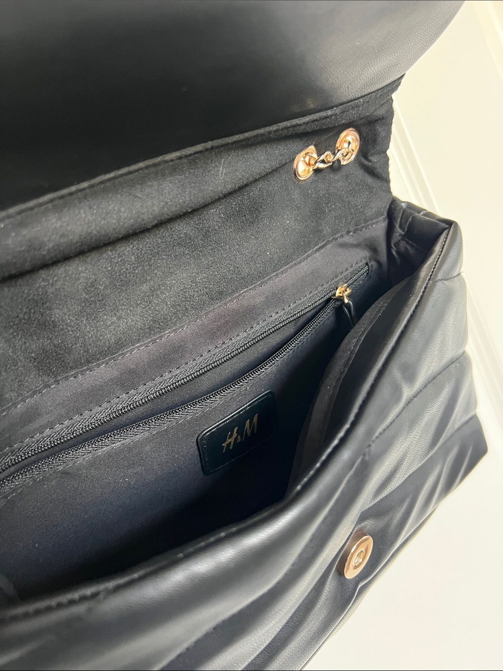 Black purse with adjustable strap - Picture 5 of 7